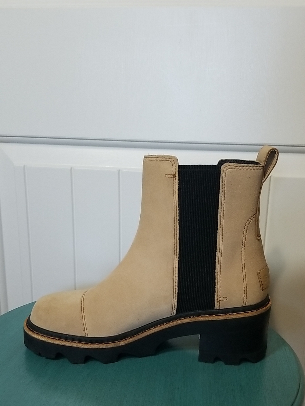 Sorel Women's Tan Suede Chelsea Lug Boots Size 8 - Picture 8 of 10